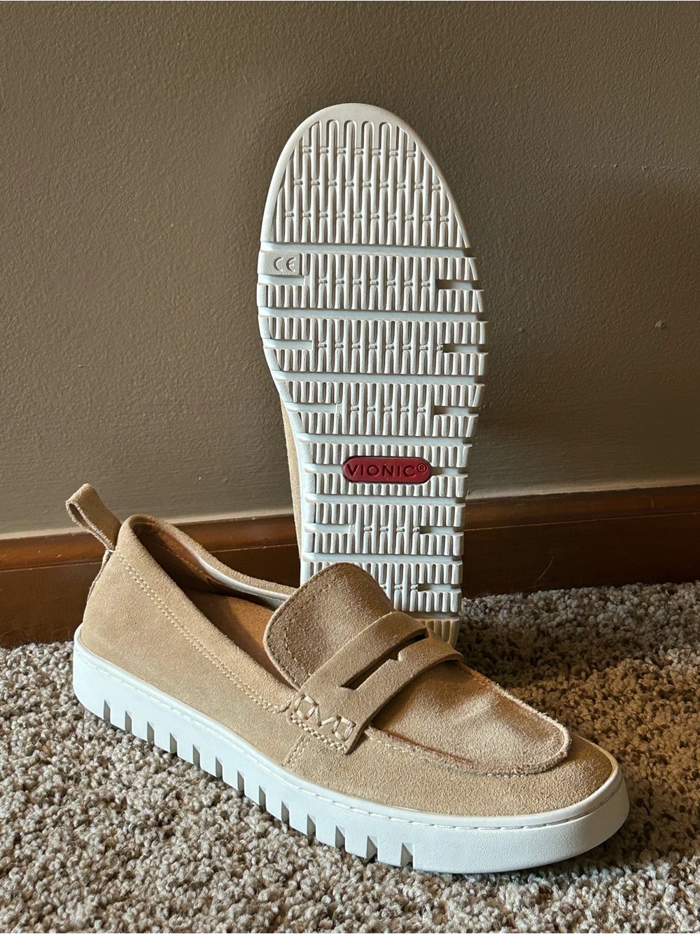 Vionic Women's Uptown Loafer in sand suede leather size 7.5 Wide